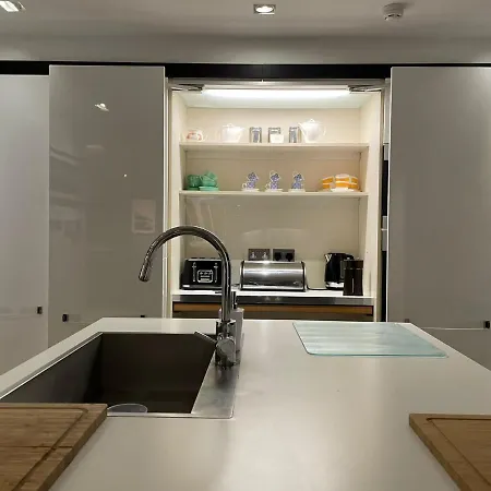 Oasis, A Modern Stylish In 빌라 아타드